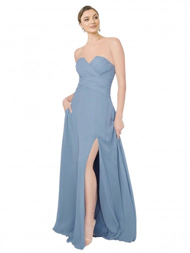Outlet Bleu poussiéreux Trapèze Sans bretelle Mousseline Longue Robes demoiselle d'honneur