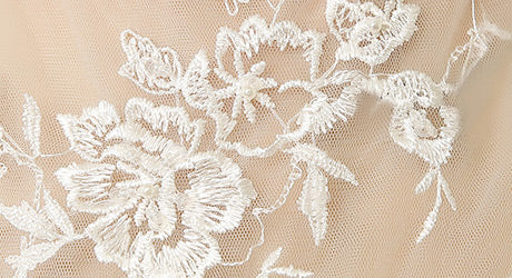 Broderie délicate | HaloBridal